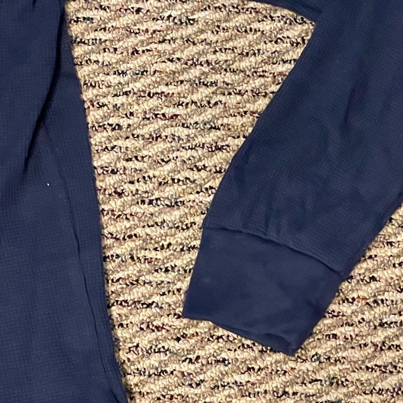 Old navy blue thermal long sleeve - Picture 3 of 5